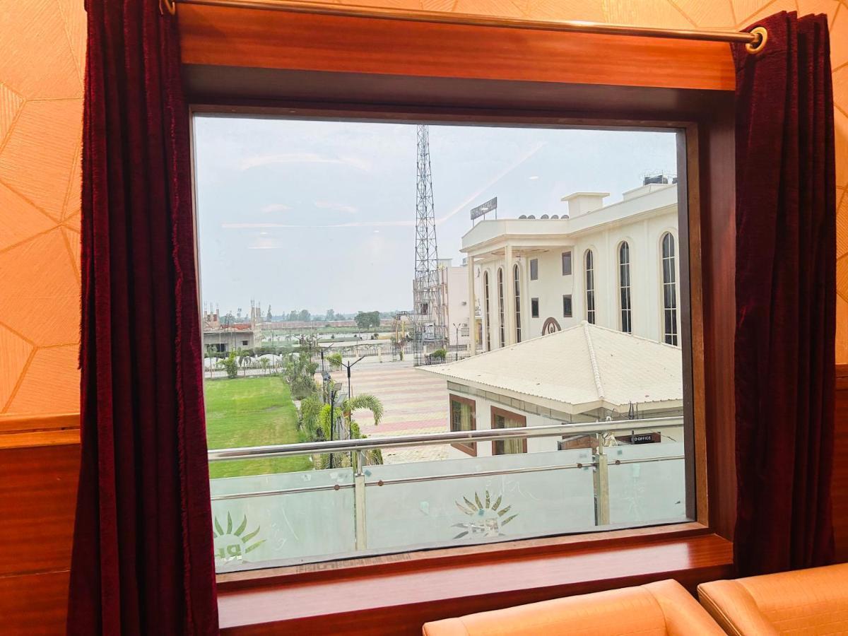Royal Heritage Hotel & Resort Ayodhya Exterior photo